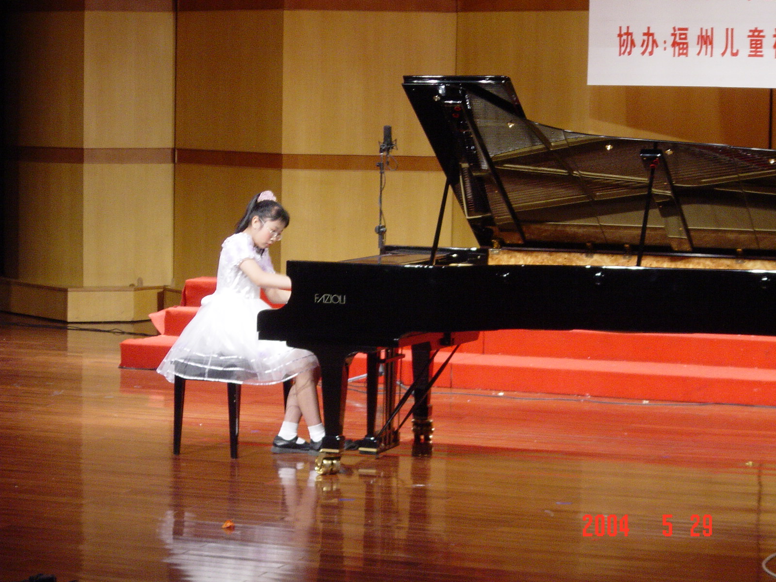 11岁“小郎朗”钢琴节上秀才华 小荷已露尖尖角